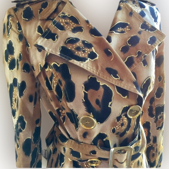 EUC Cache jacket in a gold animal print - Picture 2 of 5